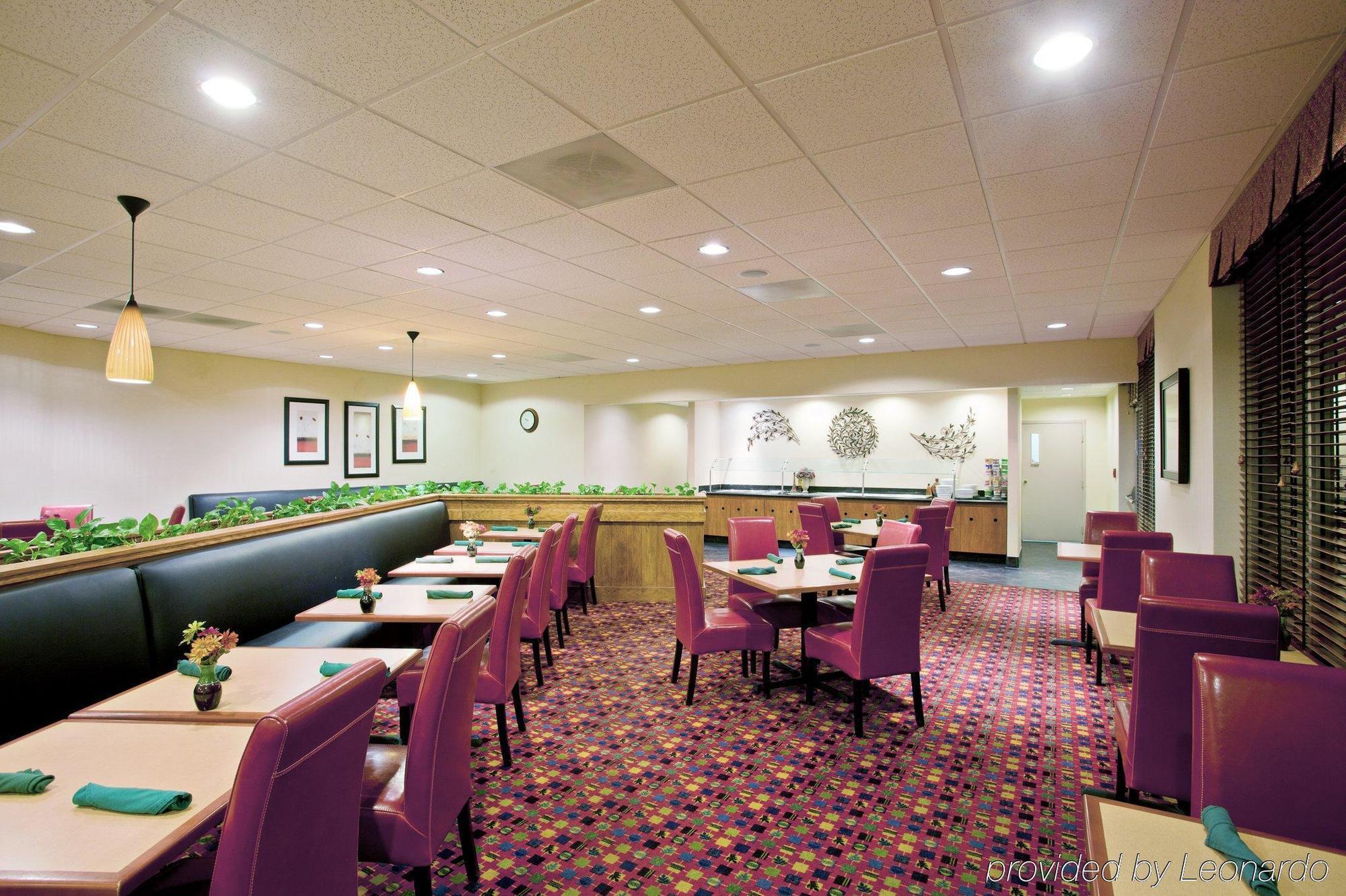 מלון Wyndham Garden Fresno Yosemite Airport מסעדה תמונה