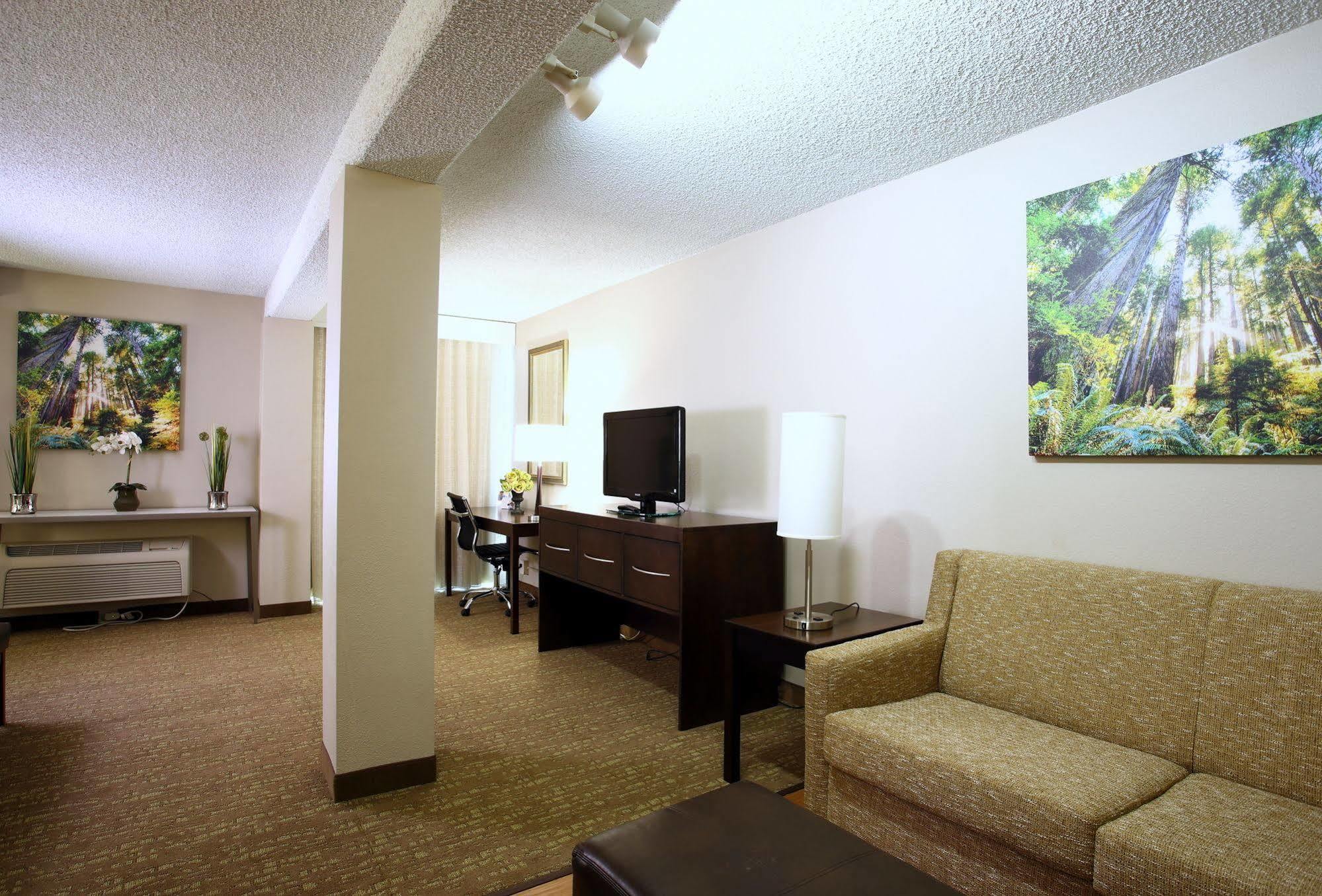 מלון Wyndham Garden Fresno Yosemite Airport מראה חיצוני תמונה